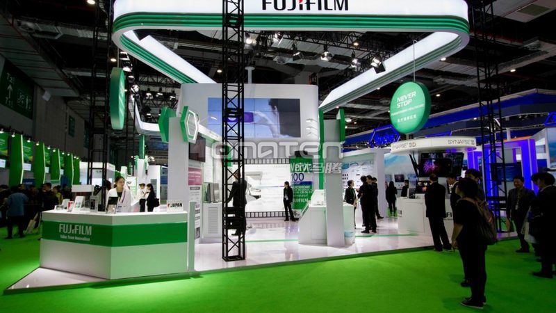 小型活动帐篷的搭建费用主要由以下几部分构成：